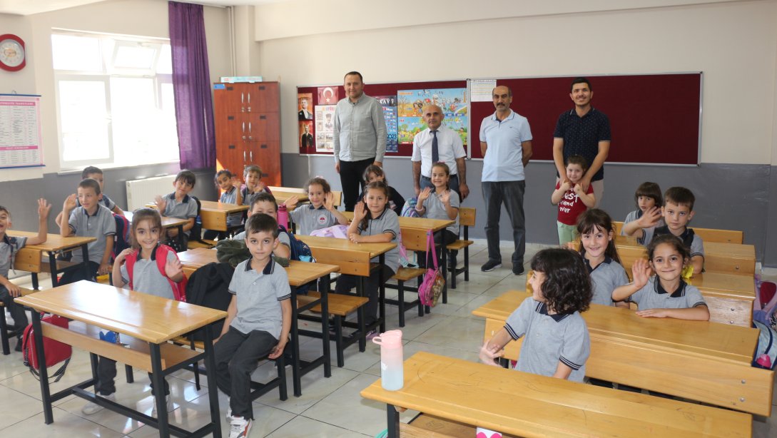 Milli Eğitim Müdürümüz Murat Çorbacı Okul Ziyaretlerine Devam Ediyor